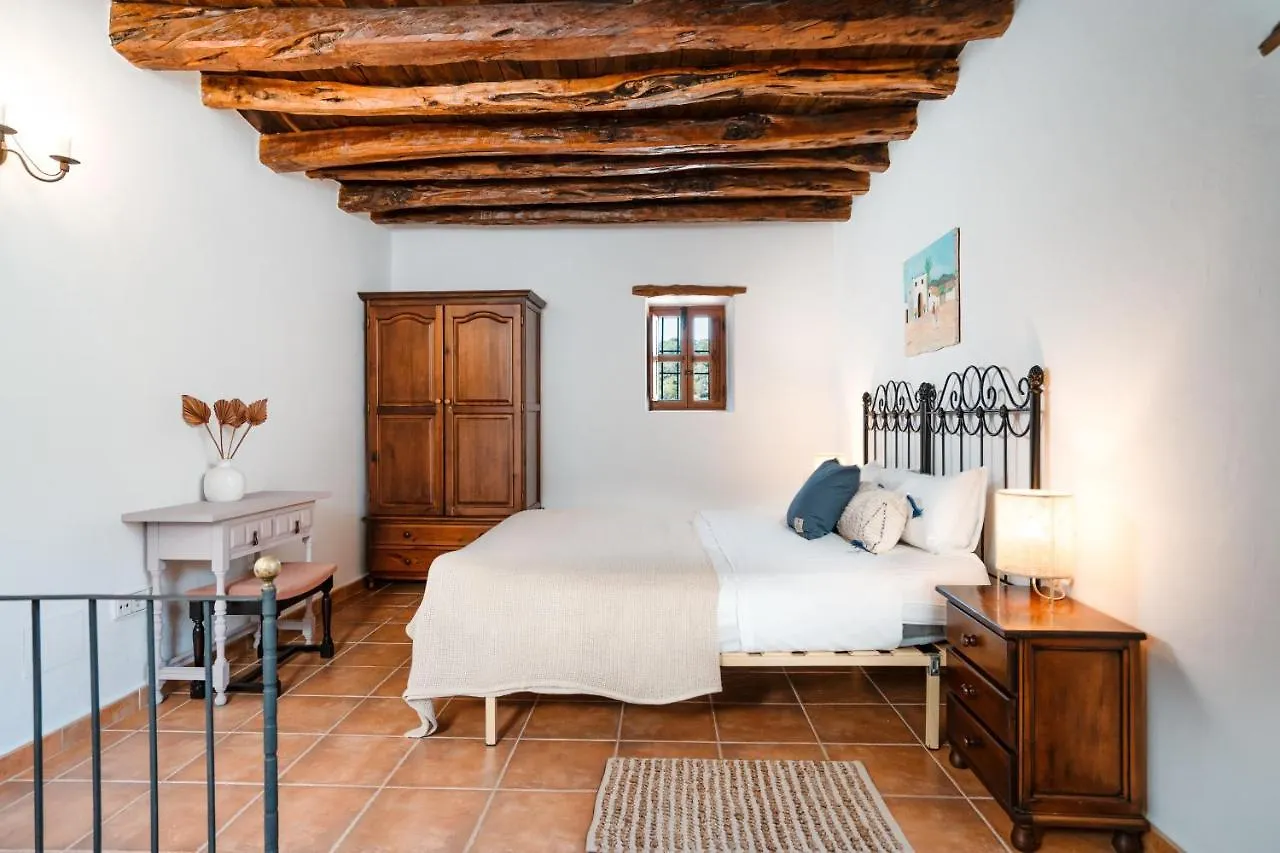 7 Bedroom Villa With Pool - 5Mins Walk To Cala Llonga Beach - Can Ramon 0*, Cala Llonga (Ibiza) Spain